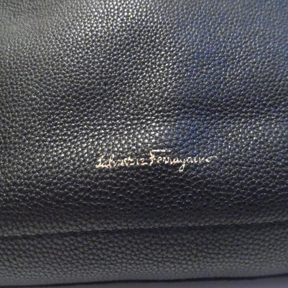 SOLD Salvatore Ferragamo Ally Pebble Leather Purse - Picture 4 of 8